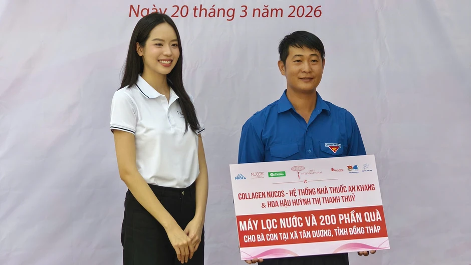 Hoa hậu Thanh Thủy tặng máy lọc nước và quà cho người dân Đồng Tháp Hoa hậu Thanh Thủy tặng máy lọc nước và quà cho người dân Đồng Tháp