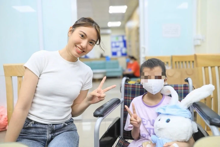 Hoa khôi Huyền Mai livestream giúp bệnh nhi: Sự kiên cường của các em truyền cảm hứng cho tôi Hoa khôi Huyền Mai livestream giúp bệnh nhi: Sự kiên cường của các em truyền cảm hứng cho tôi