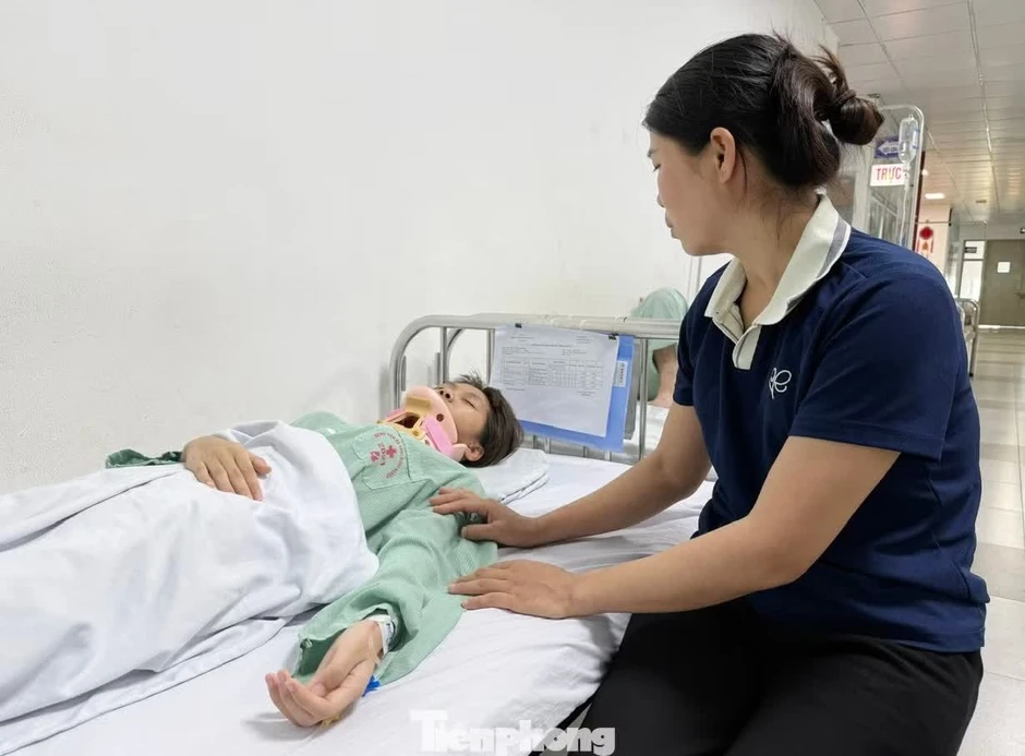 Học sinh đánh hội đồng, quay clip phát tán: Tổn thương kép của bạo lực học đường