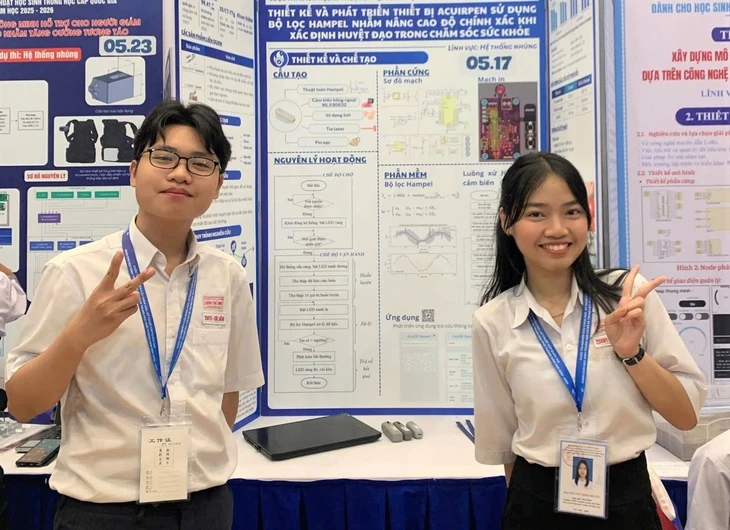 Học sinh làm máy dò huyệt đạo đoạt giải nhất nghiên cứu khoa học Học sinh làm máy dò huyệt đạo đoạt giải nhất nghiên cứu khoa học