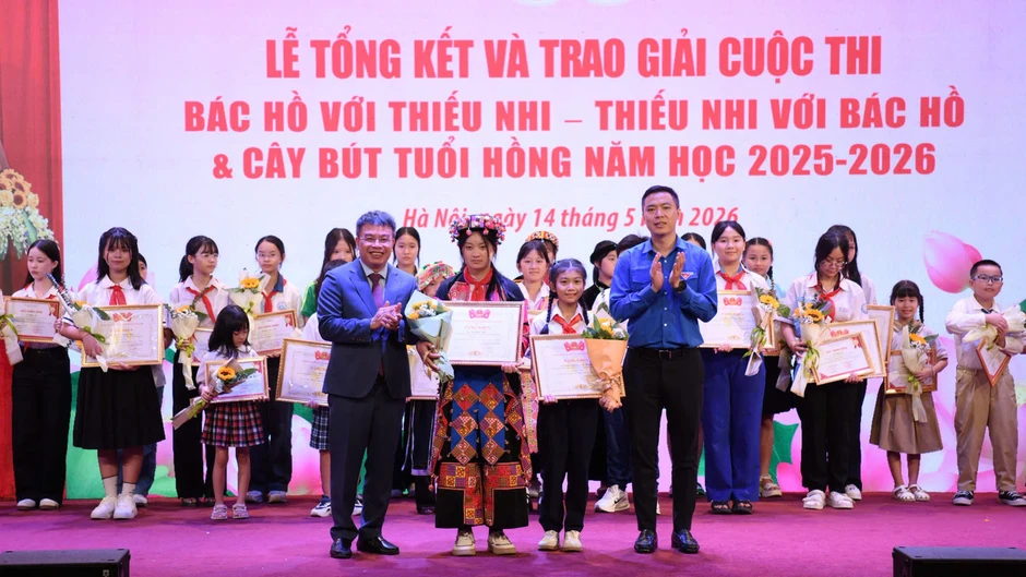 Học sinh lớp 4 giành giải Nhất cuộc thi 'Bác Hồ với thiếu nhi - Thiếu nhi với Bác Hồ' Học sinh lớp 4 giành giải Nhất cuộc thi 'Bác Hồ với thiếu nhi - Thiếu nhi với Bác Hồ'