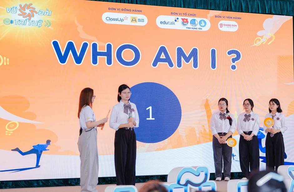 Học sinh tranh tài ghép từ, tạo câu tiếng Anh chinh phục học bổng Học sinh tranh tài ghép từ, tạo câu tiếng Anh chinh phục học bổng