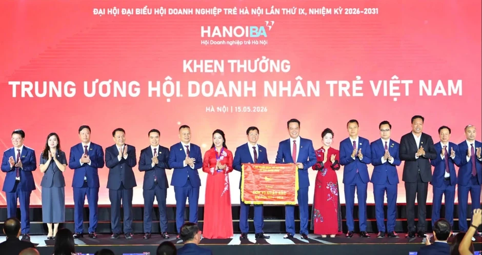 Hội Doanh nghiệp trẻ Hà Nội đón nhận bằng khen của Chính phủ Hội Doanh nghiệp trẻ Hà Nội đón nhận bằng khen của Chính phủ