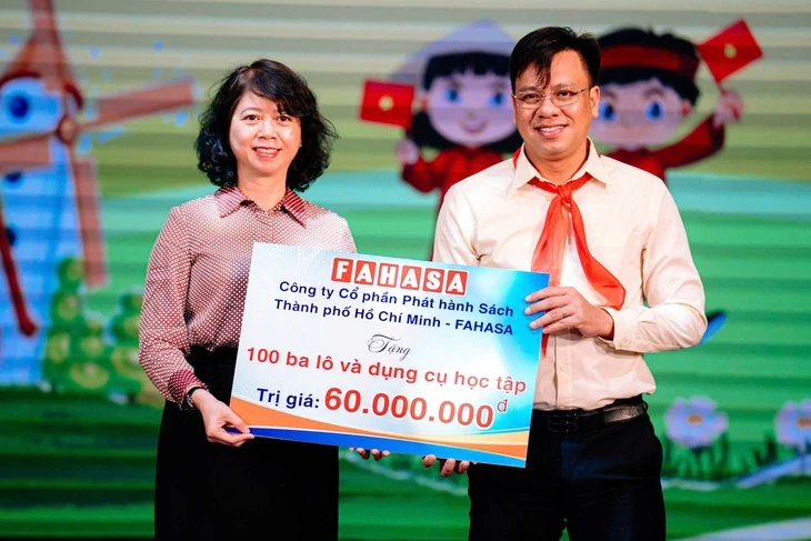 Hơn 1 tỉ đồng chăm lo trẻ em tại ngày hội thiếu nhi Hơn 1 tỉ đồng chăm lo trẻ em tại ngày hội thiếu nhi
