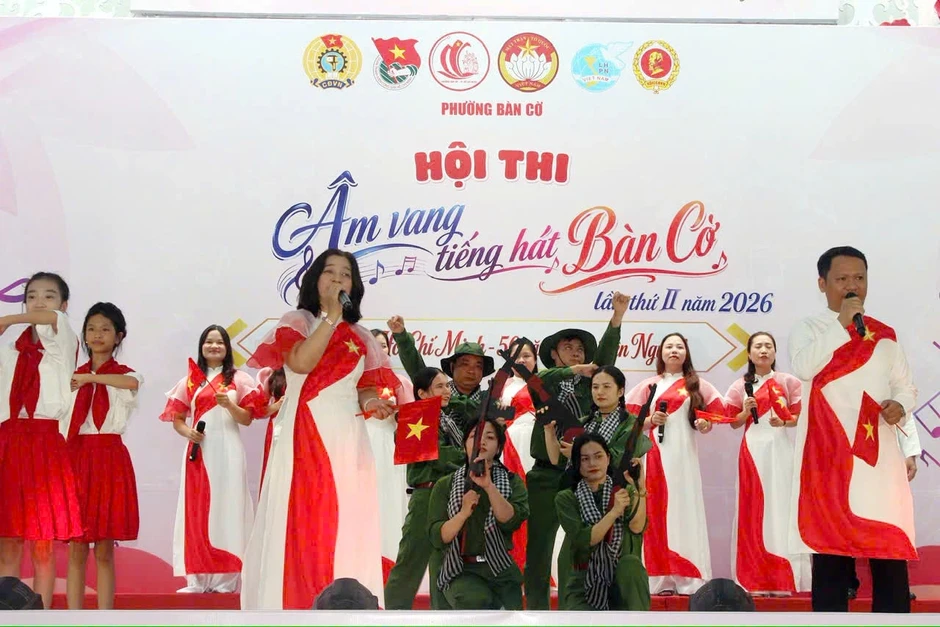 Hơn 1.000 người 'đốt cháy' sân khấu hội thi văn nghệ hot nhất P.Bàn Cờ Hơn 1.000 người 'đốt cháy' sân khấu hội thi văn nghệ hot nhất P.Bàn Cờ