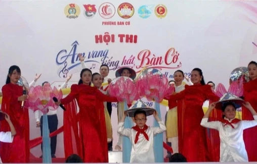 Hơn 1.000 người 'đốt cháy' sân khấu hội thi văn nghệ hot nhất P.Bàn Cờ Hơn 1.000 người 'đốt cháy' sân khấu hội thi văn nghệ hot nhất P.Bàn Cờ