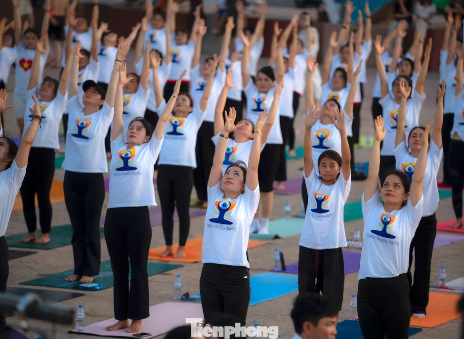 Hơn 1.500 người đồng diễn trong Ngày Quốc tế Yoga 2026 Hơn 1.500 người đồng diễn trong Ngày Quốc tế Yoga 2026