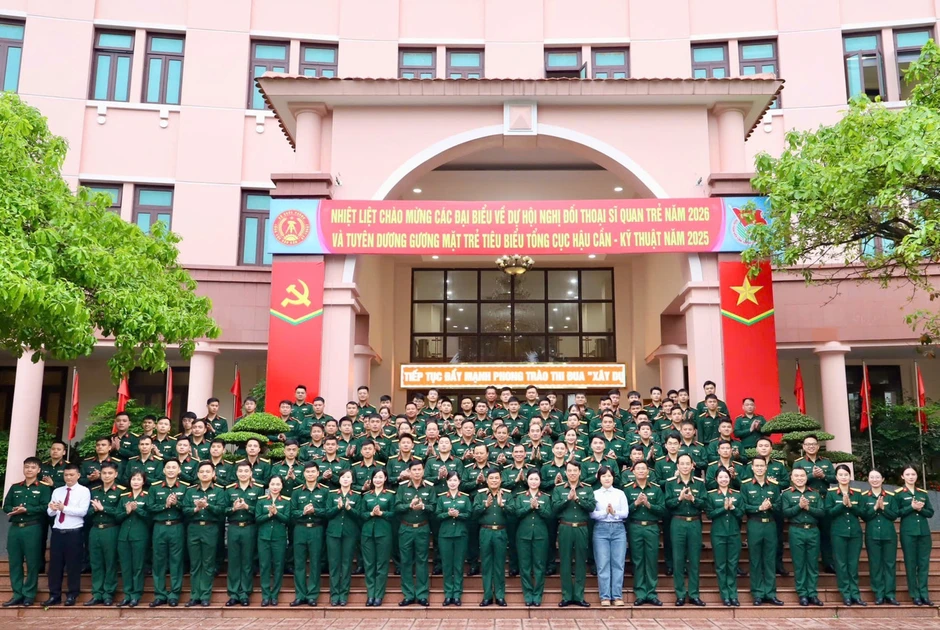 Hơn 300 sĩ quan trẻ Tổng cục Hậu cần - Kỹ thuật được thăng quân hàm trước niên hạn Hơn 300 sĩ quan trẻ Tổng cục Hậu cần - Kỹ thuật được thăng quân hàm trước niên hạn