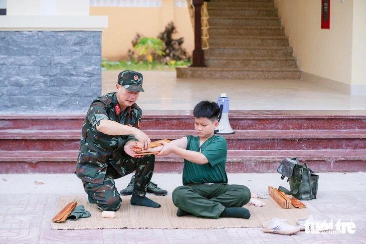 Hơn 300 thanh thiếu nhi Nghệ An tập làm chiến sĩ nhí Hơn 300 thanh thiếu nhi Nghệ An tập làm chiến sĩ nhí