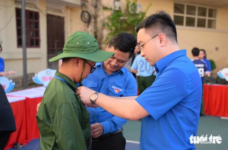 Hơn 300 thanh thiếu nhi Nghệ An tập làm chiến sĩ nhí Hơn 300 thanh thiếu nhi Nghệ An tập làm chiến sĩ nhí
