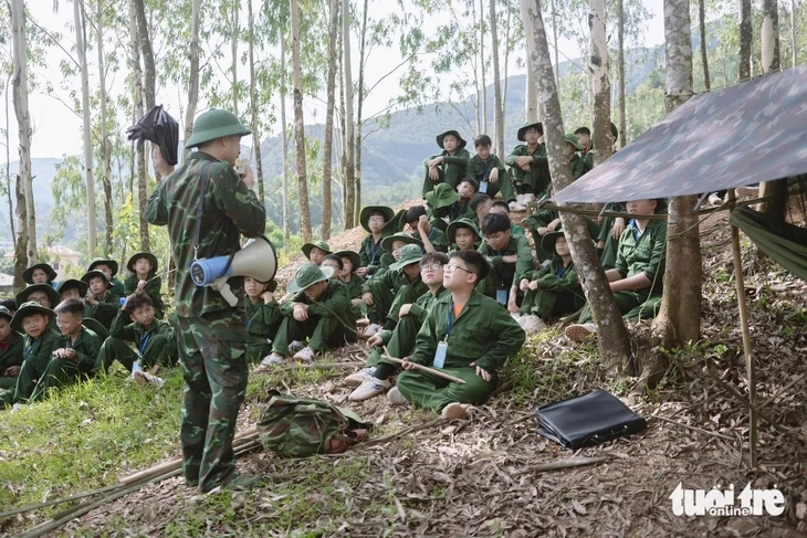 Hơn 300 thanh thiếu nhi Nghệ An tập làm chiến sĩ nhí Hơn 300 thanh thiếu nhi Nghệ An tập làm chiến sĩ nhí