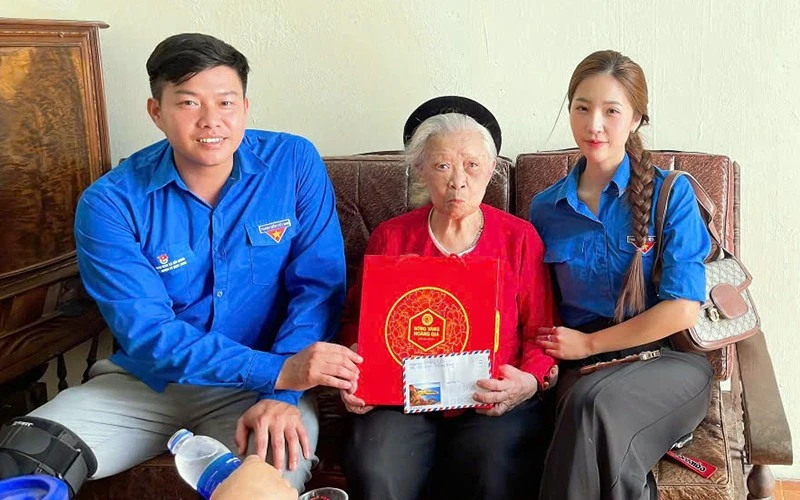 Hơn 30.800 bạn trẻ Hải Phòng tham gia chuỗi hoạt động đền ơn đáp nghĩa Hơn 30.800 bạn trẻ Hải Phòng tham gia chuỗi hoạt động đền ơn đáp nghĩa