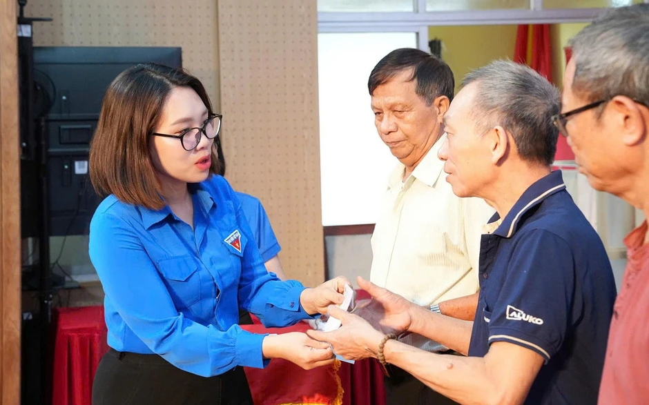 Hơn 30.800 bạn trẻ Hải Phòng tham gia chuỗi hoạt động đền ơn đáp nghĩa Hơn 30.800 bạn trẻ Hải Phòng tham gia chuỗi hoạt động đền ơn đáp nghĩa
