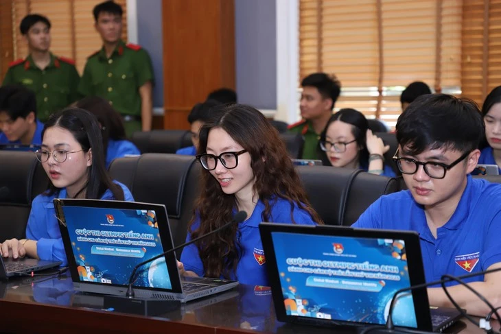 Hơn 33.000 thanh niên, cán bộ trẻ bước vào cuộc thi Olympic tiếng Anh Hơn 33.000 thanh niên, cán bộ trẻ bước vào cuộc thi Olympic tiếng Anh