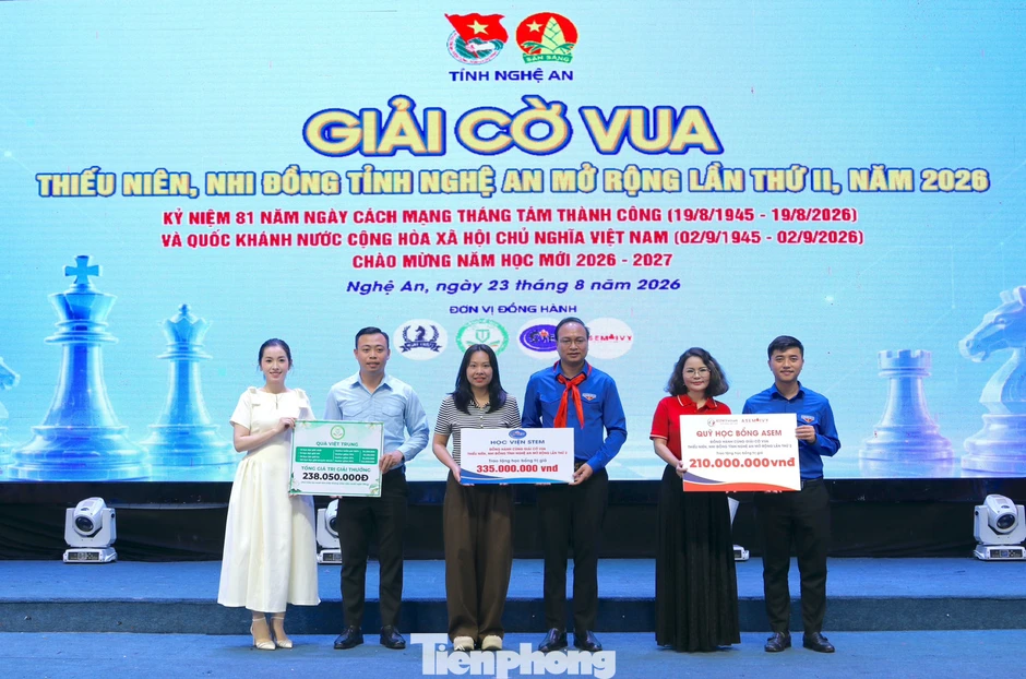 Hơn 800 kỳ thủ nhí Nghệ An tranh tài quyết liệt Hơn 800 kỳ thủ nhí Nghệ An tranh tài quyết liệt