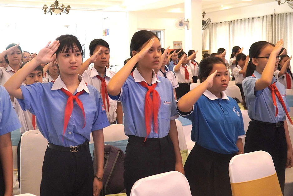 Huế bồi dưỡng kỹ năng chỉ huy Đội cho học sinh THCS Huế bồi dưỡng kỹ năng chỉ huy Đội cho học sinh THCS