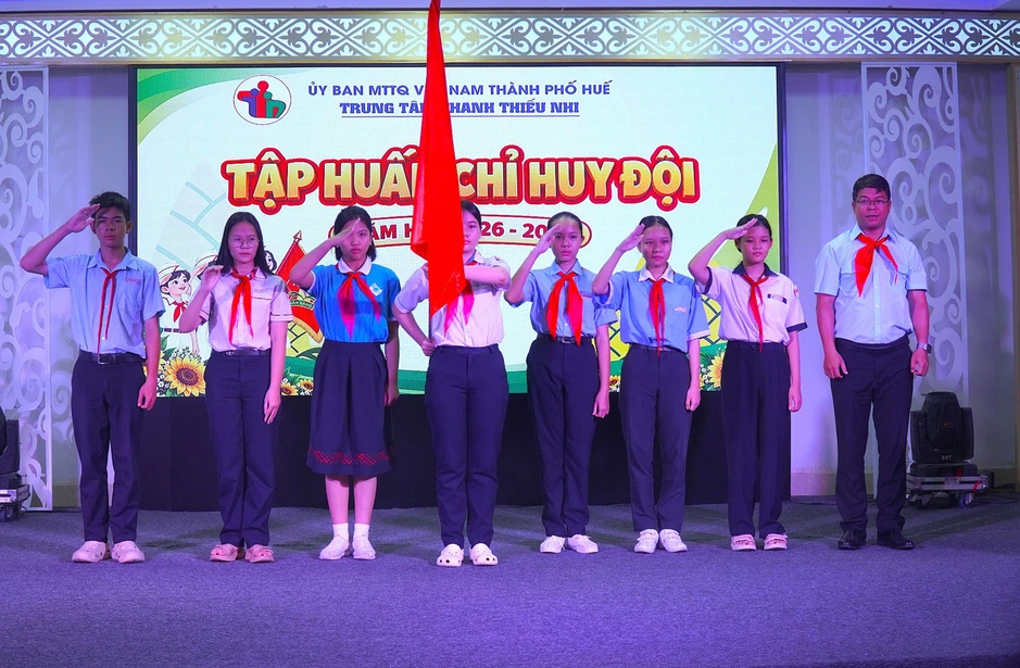 Huế bồi dưỡng kỹ năng chỉ huy Đội cho học sinh THCS Huế bồi dưỡng kỹ năng chỉ huy Đội cho học sinh THCS