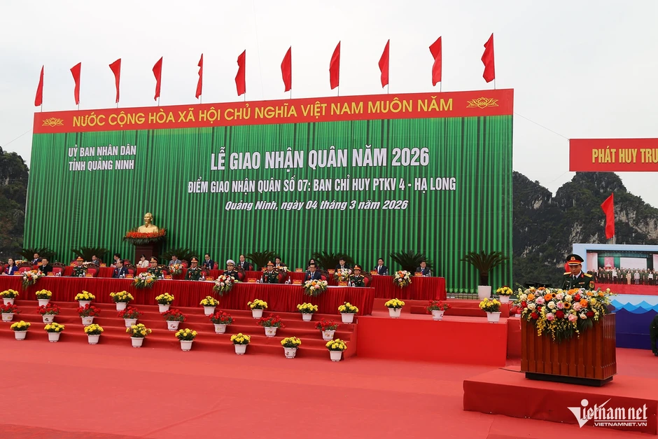 Hướng dẫn viên gác việc lương cao viết đơn tình nguyện khoác áo lính Hướng dẫn viên gác việc lương cao viết đơn tình nguyện khoác áo lính