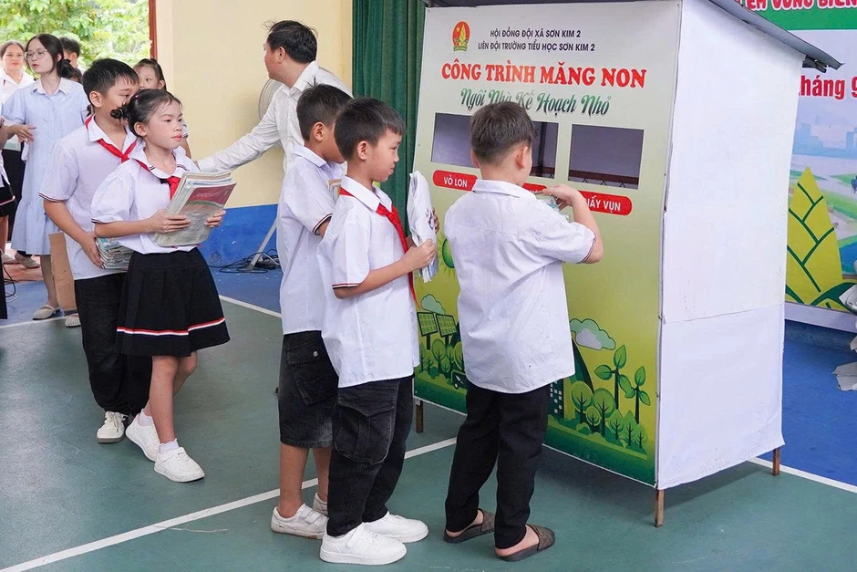 Khám sức khỏe, trao quà cho thiếu nhi Hà Tĩnh Khám sức khỏe, trao quà cho thiếu nhi Hà Tĩnh