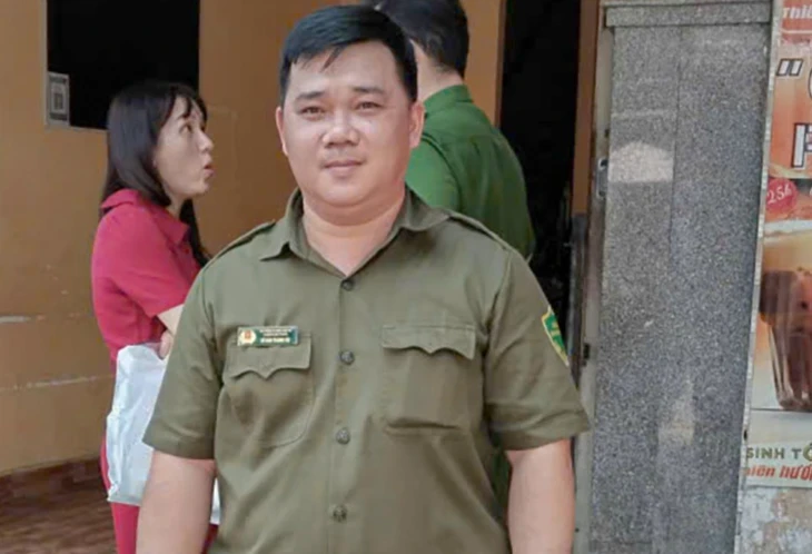 Khen thưởng đột xuất người đàn ông dũng cảm cứu người trong vụ cháy nhà ở Nha Trang Khen thưởng đột xuất người đàn ông dũng cảm cứu người trong vụ cháy nhà ở Nha Trang