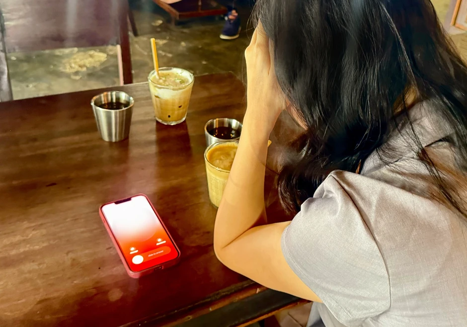 Khi việc nghe gọi điện thoại trở thành nỗi áp lực không tên