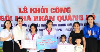 Khởi công Ngôi nhà khăn quàng đỏ cho thiếu nhi vùng biên