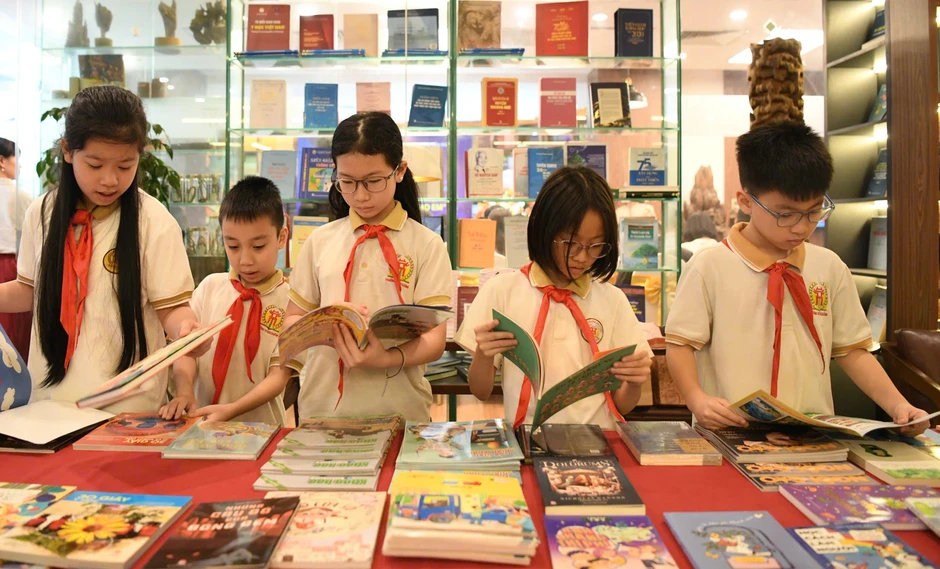 Khởi động dự án 1.000 thư viện tri thức cho học sinh