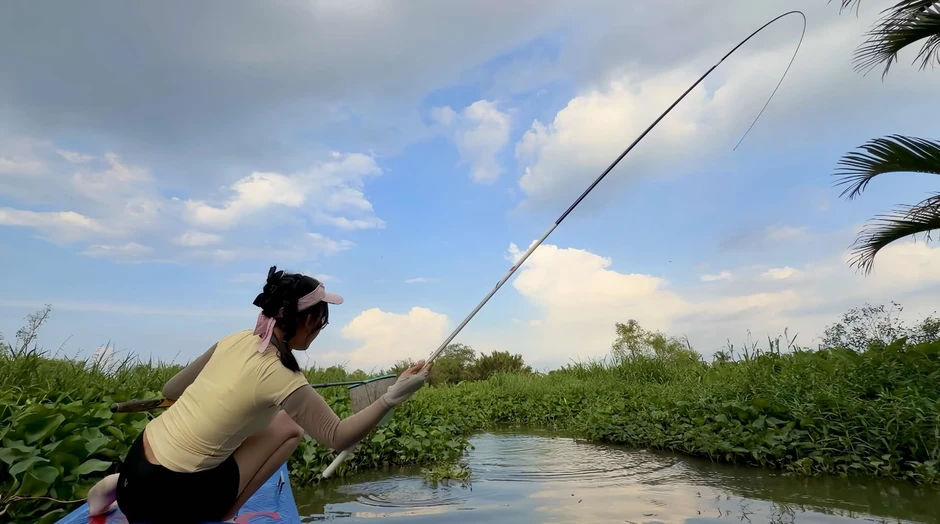 Không cà phê hay mua sắm, cô gái 27 tuổi lại thích ngồi câu cá hàng giờ Không cà phê hay mua sắm, cô gái 27 tuổi lại thích ngồi câu cá hàng giờ