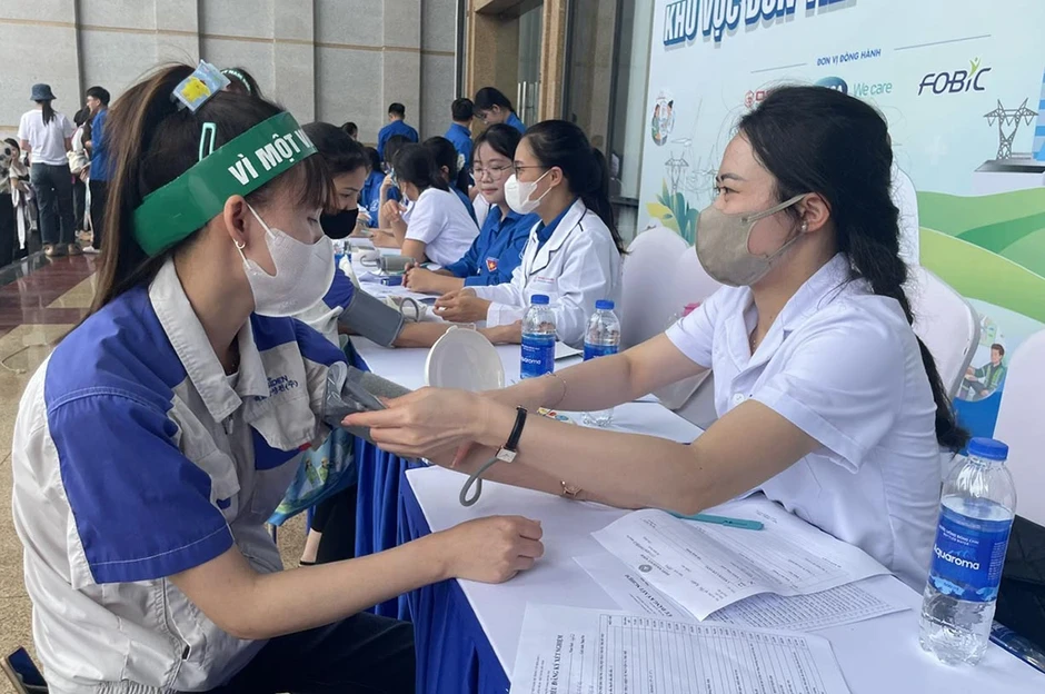 Không để công nhân phải tự xoay xở với sức khỏe của mình Không để công nhân phải tự xoay xở với sức khỏe của mình