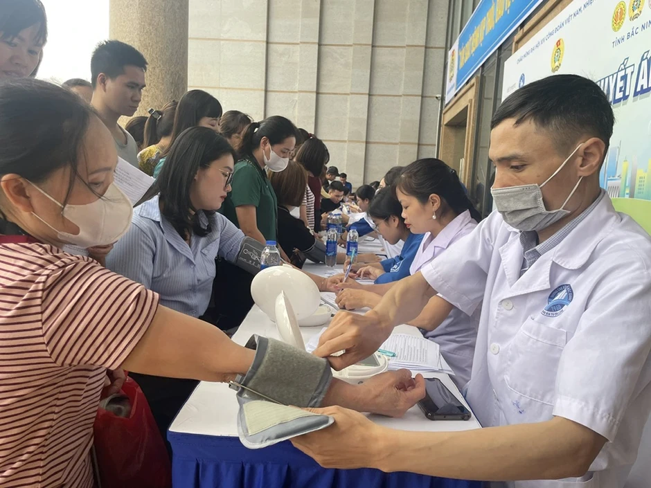 Không để công nhân phải tự xoay xở với sức khỏe của mình Không để công nhân phải tự xoay xở với sức khỏe của mình