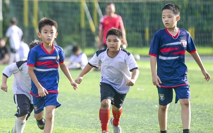 Không giao trẻ em cho mạng xã hội: 'Lướt một lúc là hết cả ngày' Không giao trẻ em cho mạng xã hội: 'Lướt một lúc là hết cả ngày'
