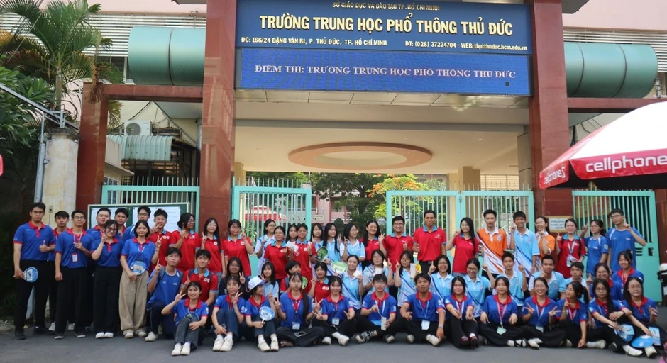 Không phải thí sinh nhưng vẫn dậy từ 5 giờ sáng đến điểm thi tốt nghiệp THPT Không phải thí sinh nhưng vẫn dậy từ 5 giờ sáng đến điểm thi tốt nghiệp THPT