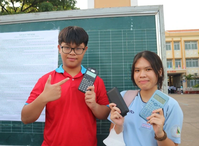 Không phải thí sinh nhưng vẫn dậy từ 5 giờ sáng đến điểm thi tốt nghiệp THPT Không phải thí sinh nhưng vẫn dậy từ 5 giờ sáng đến điểm thi tốt nghiệp THPT
