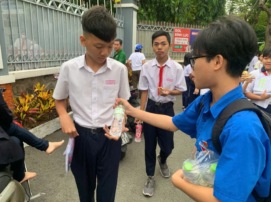 Không phải thí sinh vẫn tự đến điểm thi lớp 10 vì điều này... Không phải thí sinh vẫn tự đến điểm thi lớp 10 vì điều này...
