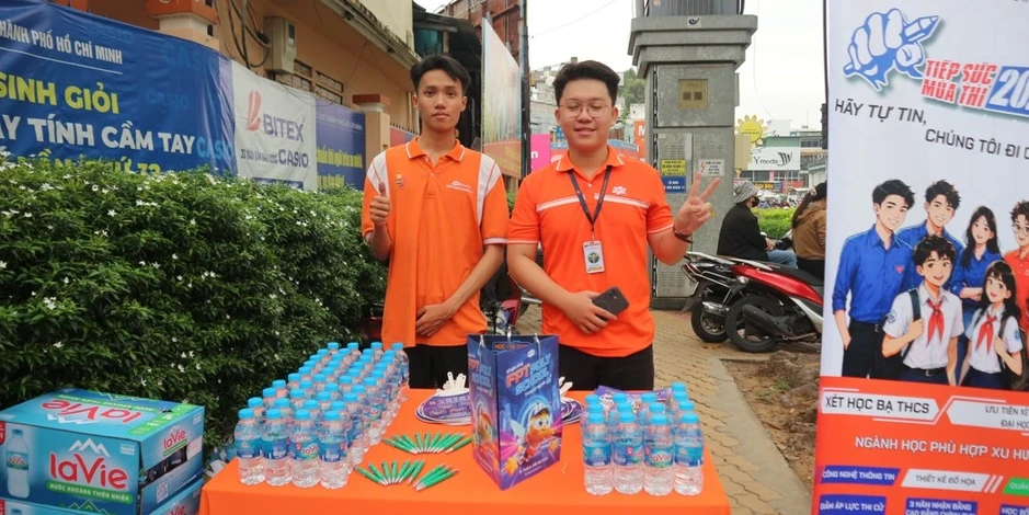 Không phải thí sinh vẫn tự đến điểm thi lớp 10 vì điều này... Không phải thí sinh vẫn tự đến điểm thi lớp 10 vì điều này...
