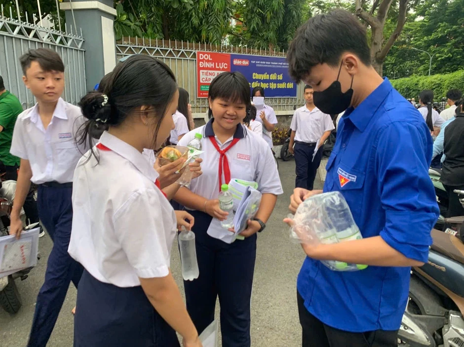Không phải thí sinh vẫn tự đến điểm thi lớp 10 vì điều này... Không phải thí sinh vẫn tự đến điểm thi lớp 10 vì điều này...