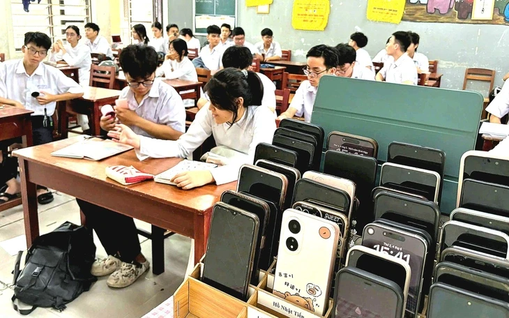Không thể giao trẻ em cho mạng xã hội: 'Cấm tiệt' có phải cách hay? Không thể giao trẻ em cho mạng xã hội: 'Cấm tiệt' có phải cách hay?