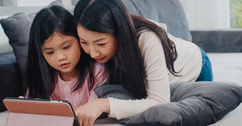 Không thể giao trẻ em cho mạng xã hội: Đừng để trẻ lạc giữa thế giới số