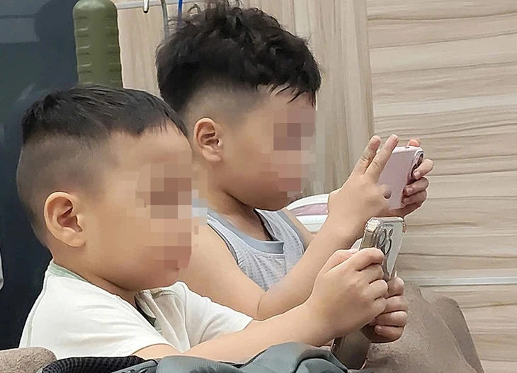 Không thể giao trẻ em cho mạng xã hội: Hãy ưu tiên bảo vệ trẻ dưới 13 tuổi Không thể giao trẻ em cho mạng xã hội: Hãy ưu tiên bảo vệ trẻ dưới 13 tuổi