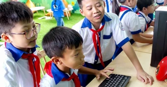 Không thể giao trẻ em cho mạng xã hội: Quan trọng là dạy trẻ cách dùng