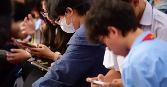 Không thể giao trẻ em cho mạng xã hội: Rèn năng lực tự bảo vệ cho người trẻ