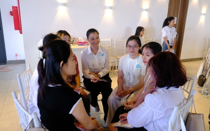 Khủng hoảng tâm lý, thứ làm dịu cơn đau không nằm trong màn hình