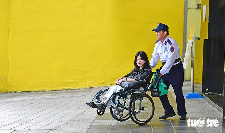 Khuyết tật nhưng không ở lại phía sau: Cô gái nhiều tự ti trở thành nữ chuyên viên đặc biệt Khuyết tật nhưng không ở lại phía sau: Cô gái nhiều tự ti trở thành nữ chuyên viên đặc biệt