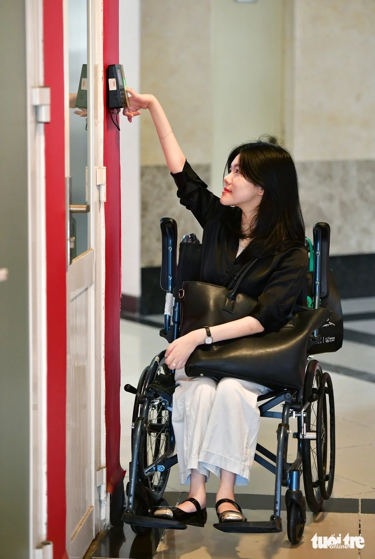 Khuyết tật nhưng không ở lại phía sau: Cô gái nhiều tự ti trở thành nữ chuyên viên đặc biệt Khuyết tật nhưng không ở lại phía sau: Cô gái nhiều tự ti trở thành nữ chuyên viên đặc biệt