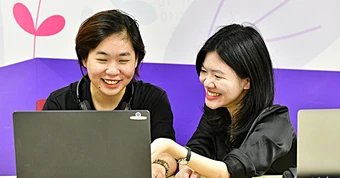Khuyết tật nhưng không ở lại phía sau: Cô gái nhiều tự ti trở thành nữ chuyên viên đặc biệt
