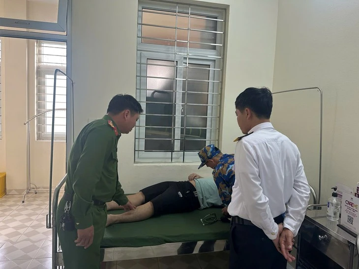 Kịp thời cứu nam thanh niên nhảy cầu Bính Kịp thời cứu nam thanh niên nhảy cầu Bính
