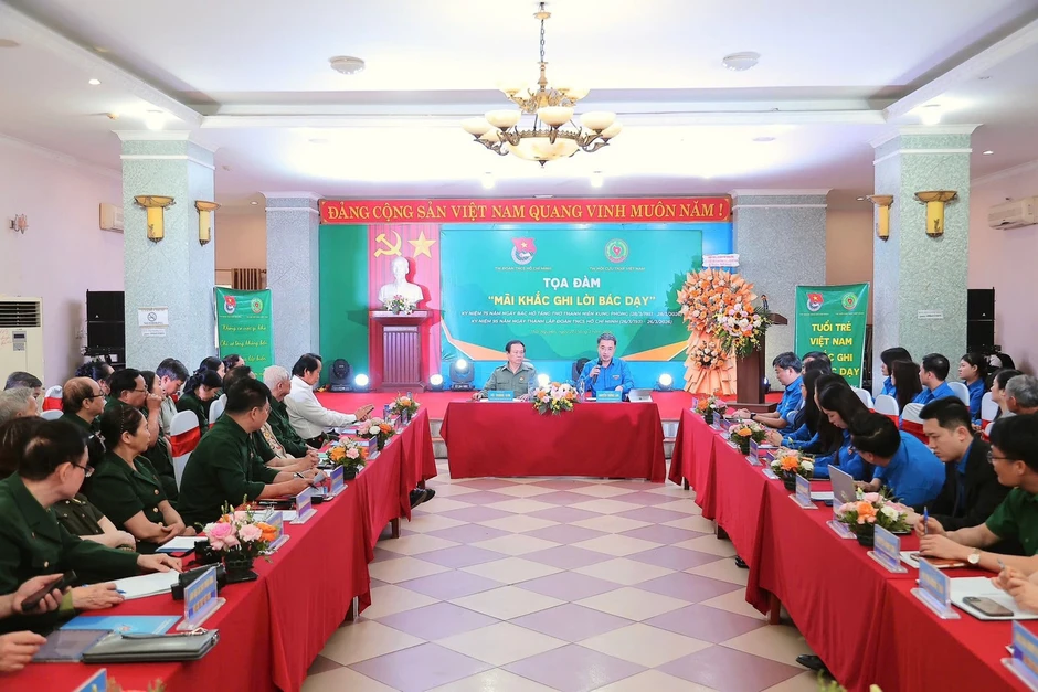 Kỷ niệm 75 năm Ngày Bác Hồ đến thăm và tặng thơ Thanh niên xung phong Kỷ niệm 75 năm Ngày Bác Hồ đến thăm và tặng thơ Thanh niên xung phong