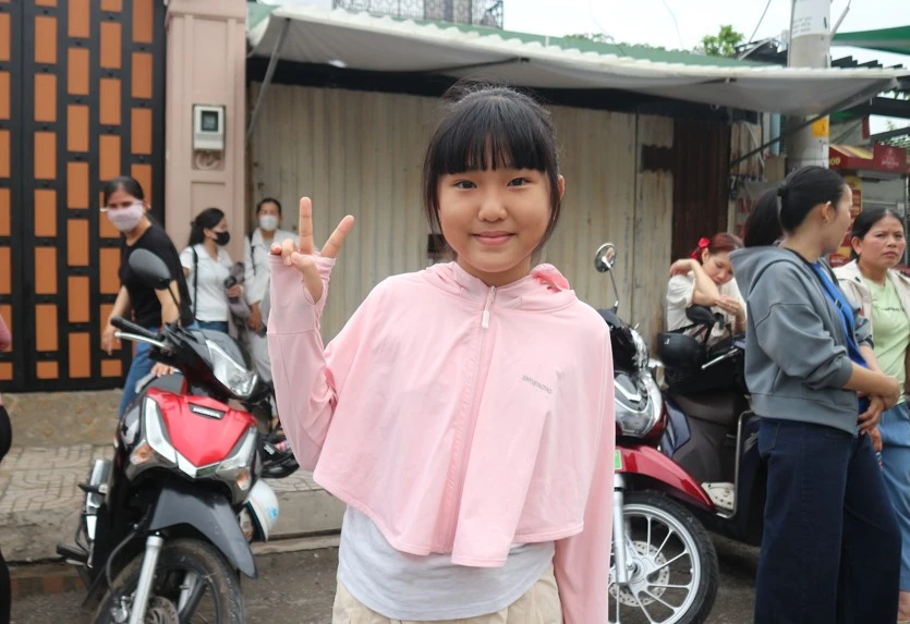 Kỳ thi lớp 10, nhà cách trường 10 phút vẫn đưa con đi từ 5 giờ sáng Kỳ thi lớp 10, nhà cách trường 10 phút vẫn đưa con đi từ 5 giờ sáng