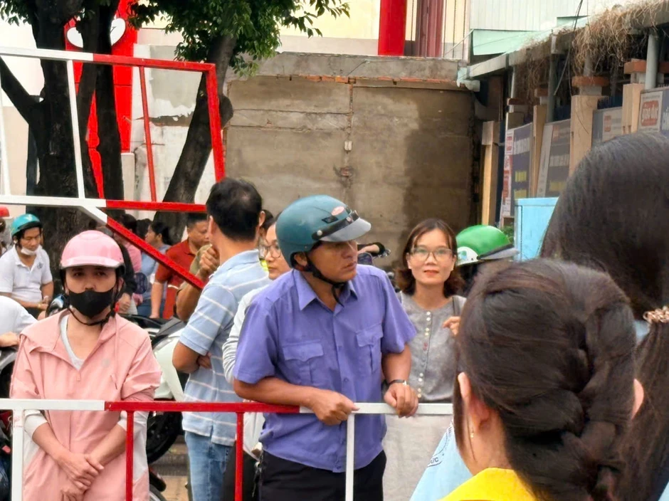 Kỳ thi lớp 10, nhà cách trường 10 phút vẫn đưa con đi từ 5 giờ sáng Kỳ thi lớp 10, nhà cách trường 10 phút vẫn đưa con đi từ 5 giờ sáng