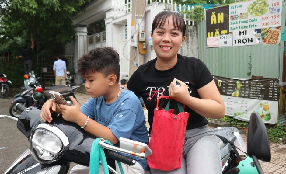 Kỳ thi lớp 10, nhà cách trường 10 phút vẫn đưa con đi từ 5 giờ sáng Kỳ thi lớp 10, nhà cách trường 10 phút vẫn đưa con đi từ 5 giờ sáng